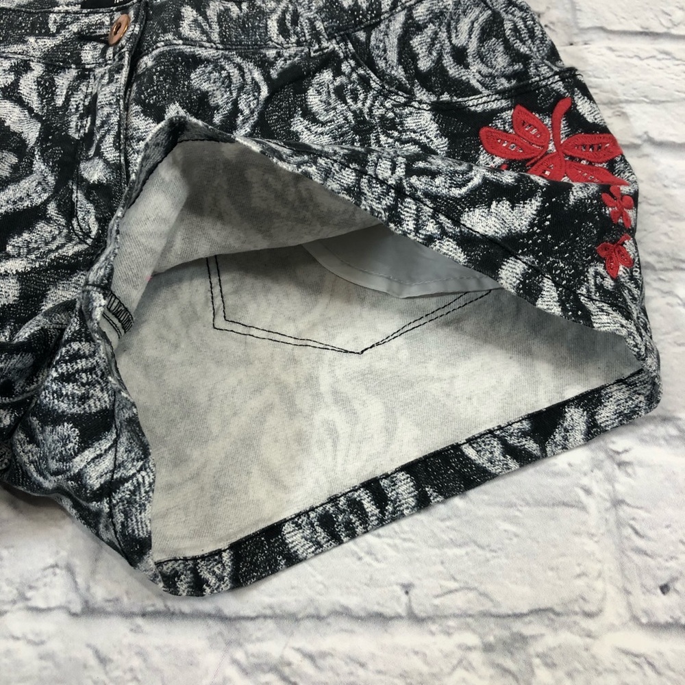 H&M shorts. Size 8 - Picture 9 of 10